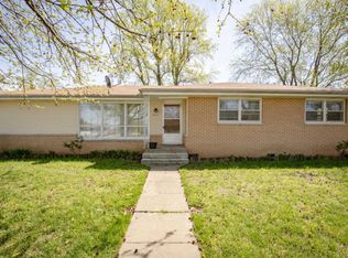 904 Wood St, Mount Vernon, MO 65712