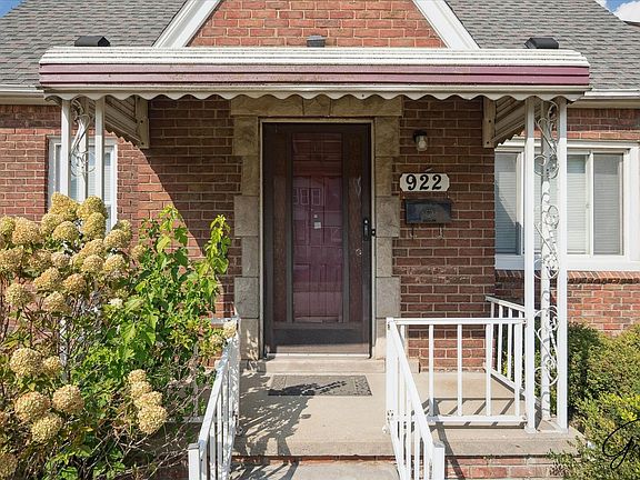 2nd image of 922 Winchester Ave