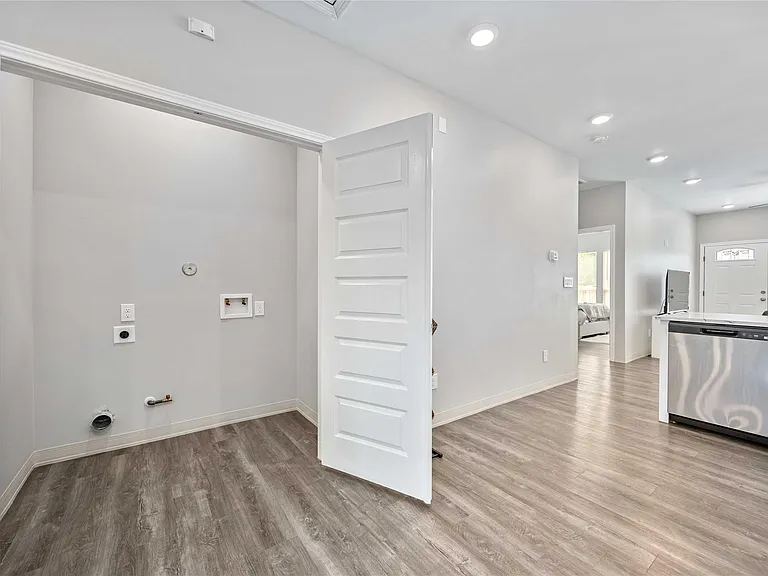 8009 Sterlingshire St #B — Photo 12