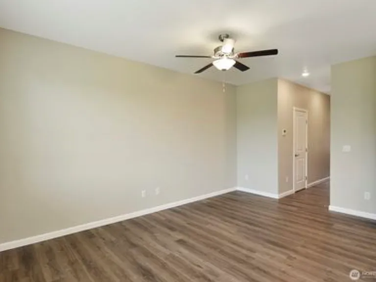 8804 E Gilman Ave — Photo 2