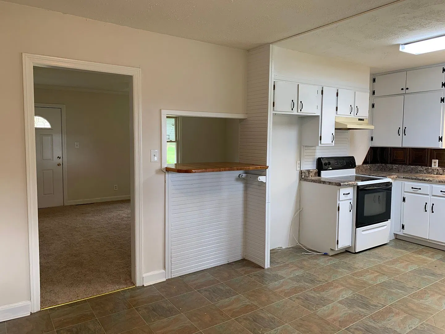 SW Large Home with some Updates, Fenced Back Yard, Large Storage Bldg, Quiet Setting, Convenient ... — Photo 4