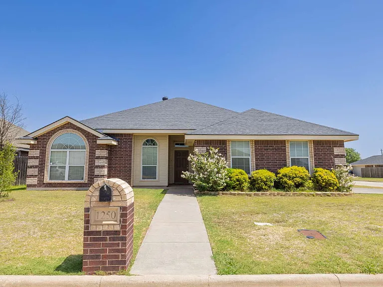 1250 Tulane Dr — Photo 1
