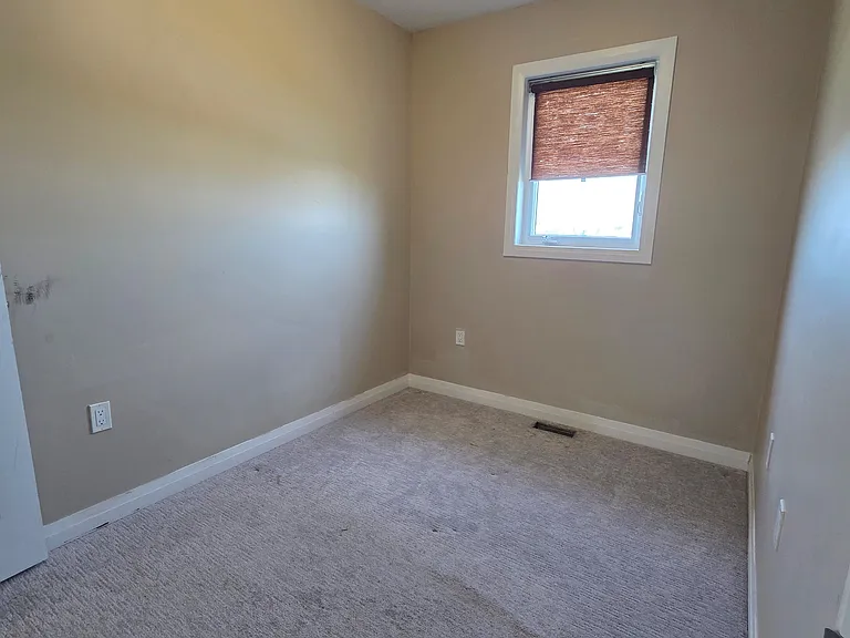 100 Laguna Village Cres — Photo 11