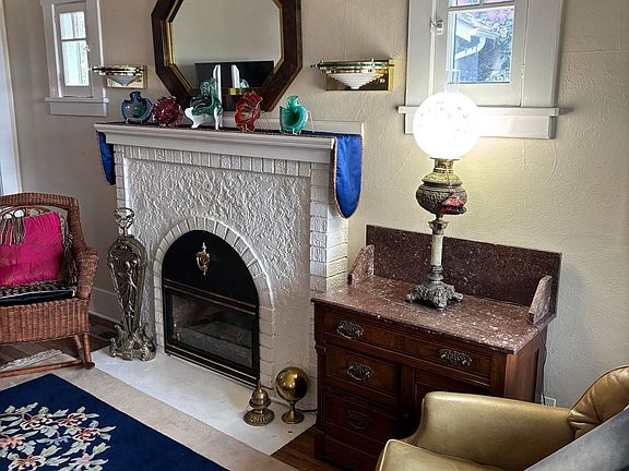 2nd image of 907 Prospect Ave