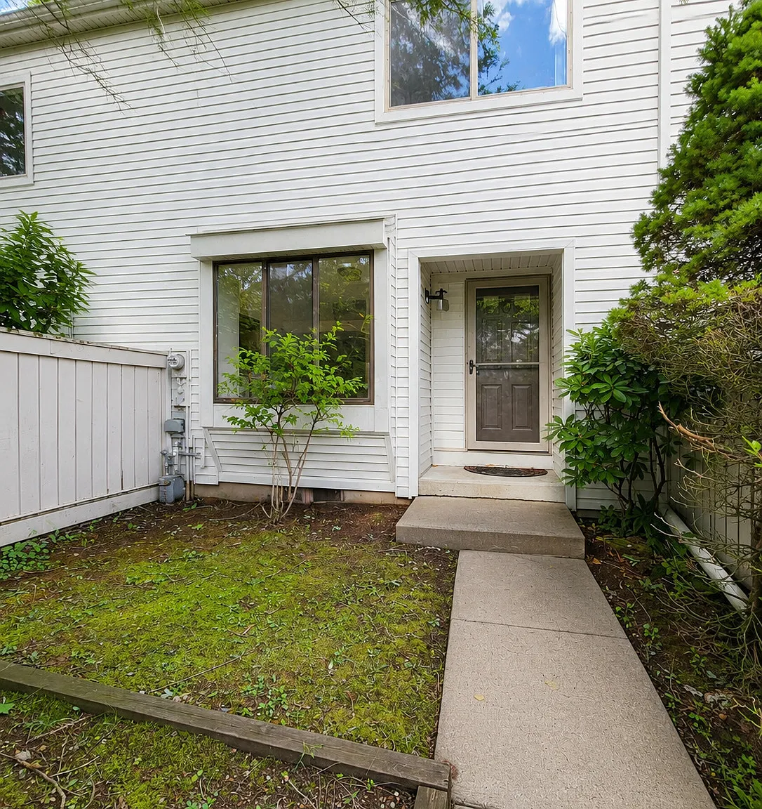 Farm Chase Crescent — Photo 2