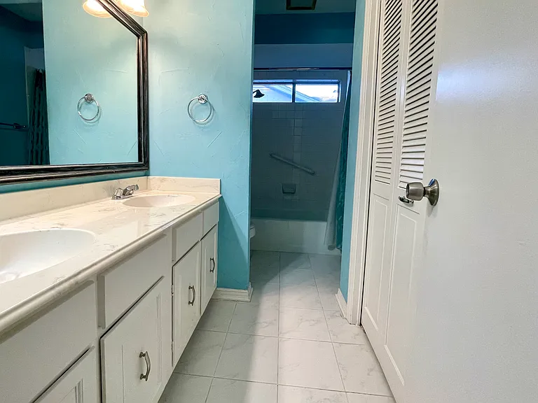 7814 La Manga Dr — Photo 1