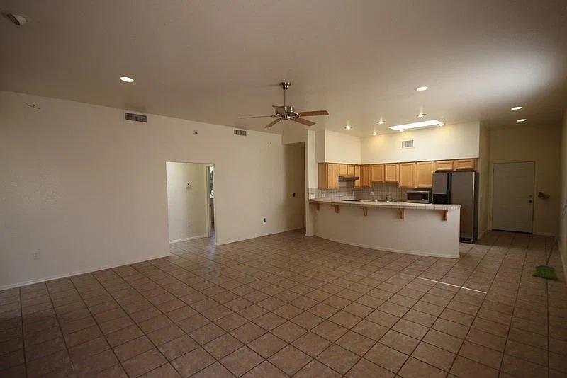 3 bed, 1450 sqft, $1,900 — Photo 4