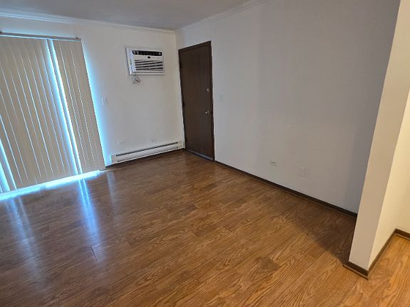 3rd image of 1525 Norway Ln