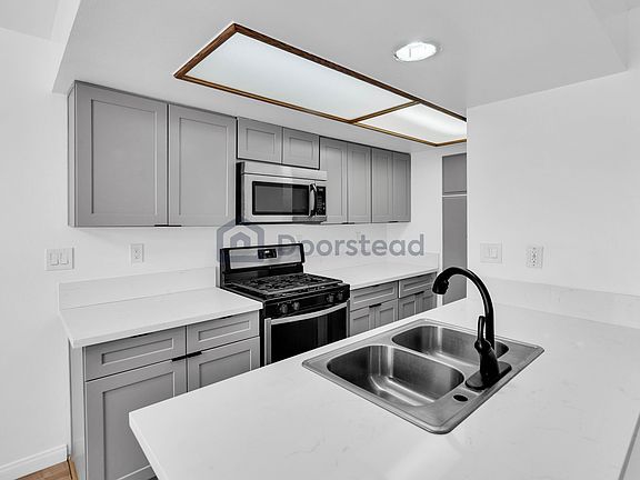 3rd image of 15946 Vanowen St Unit 103