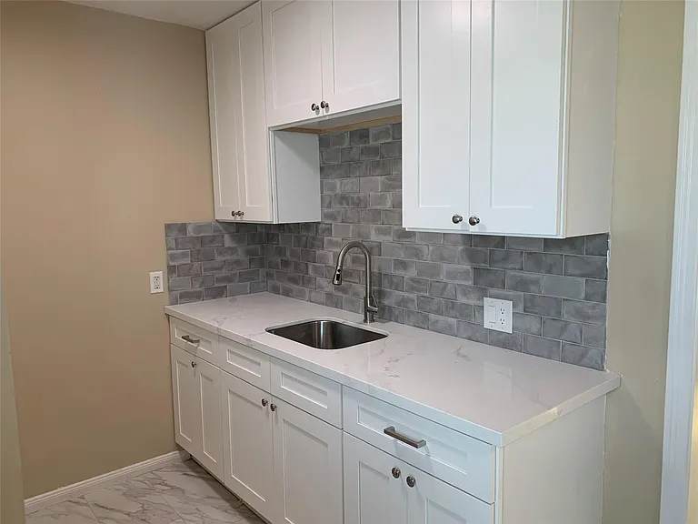 307 Avondale St #1.5 — Photo 7