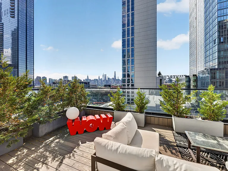 24-12 42nd Rd #Penthouse 8A — Photo 17