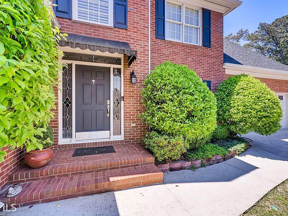 4th image of 2413 Thawley Pl #8