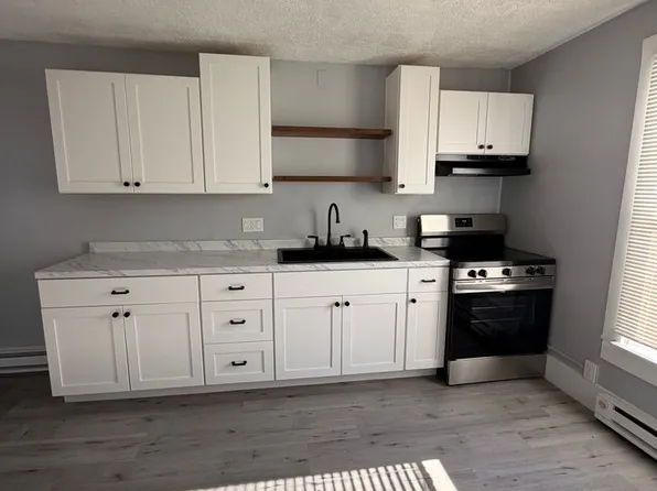 2 bedroom available for a move right away!, 1135 Summit St, New Haven, IN 46774