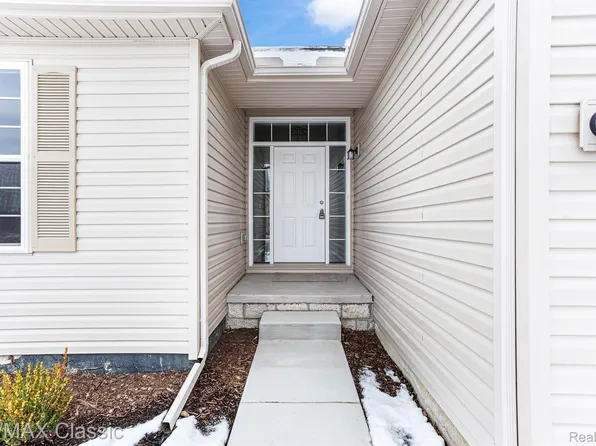 31707 Augusta Dr #63, Romulus, MI 48174