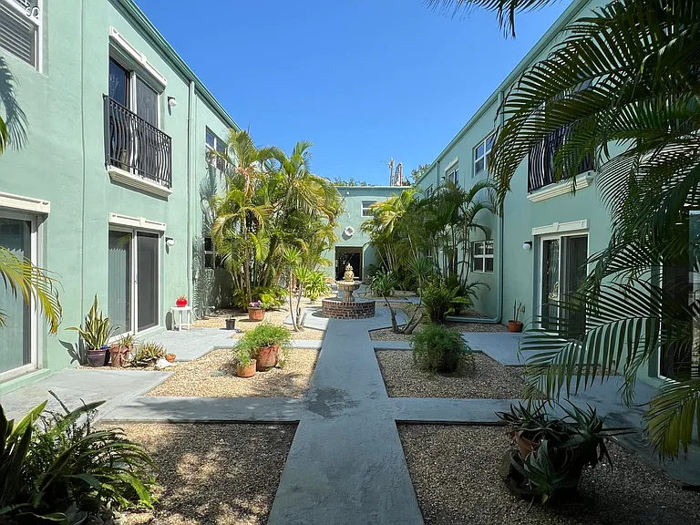 220 Columbia Dr #16 — Photo 2