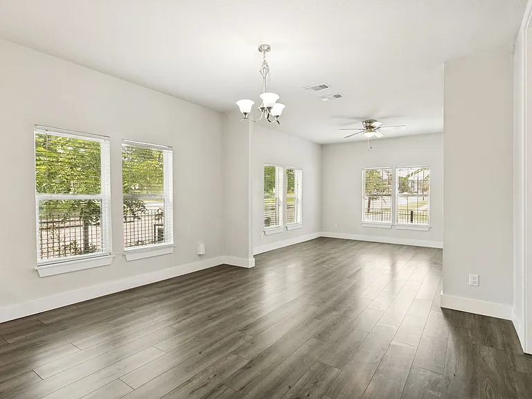 1201 S Palmetto — Photo 8