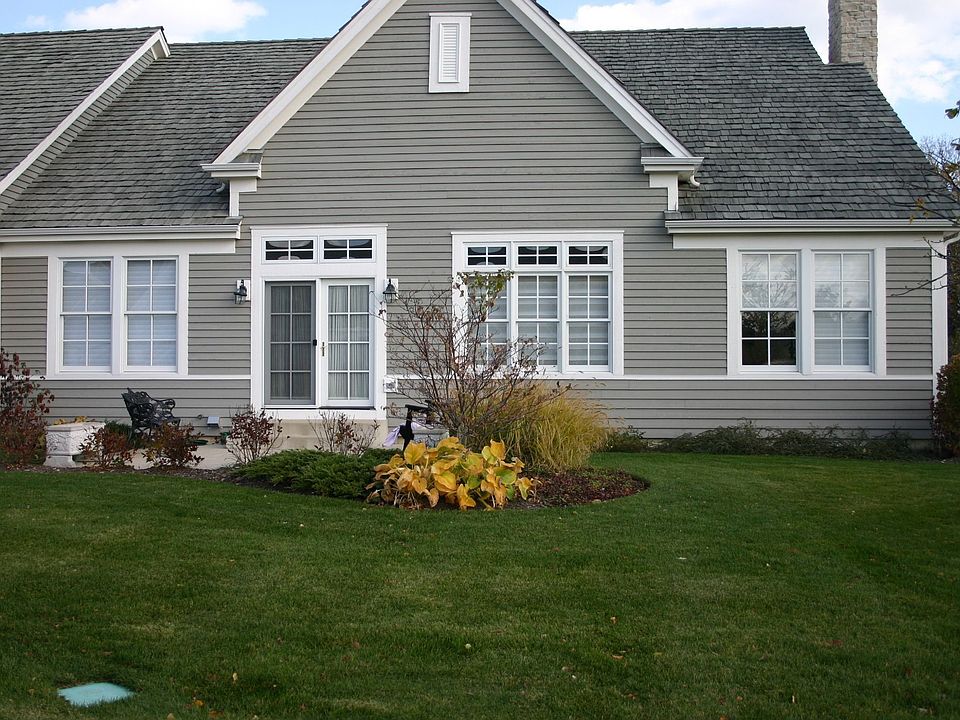 2nd image of 100 S Canterbury Ct
