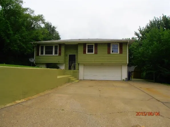 1333 Johnson Dr, Junction City, KS 66441