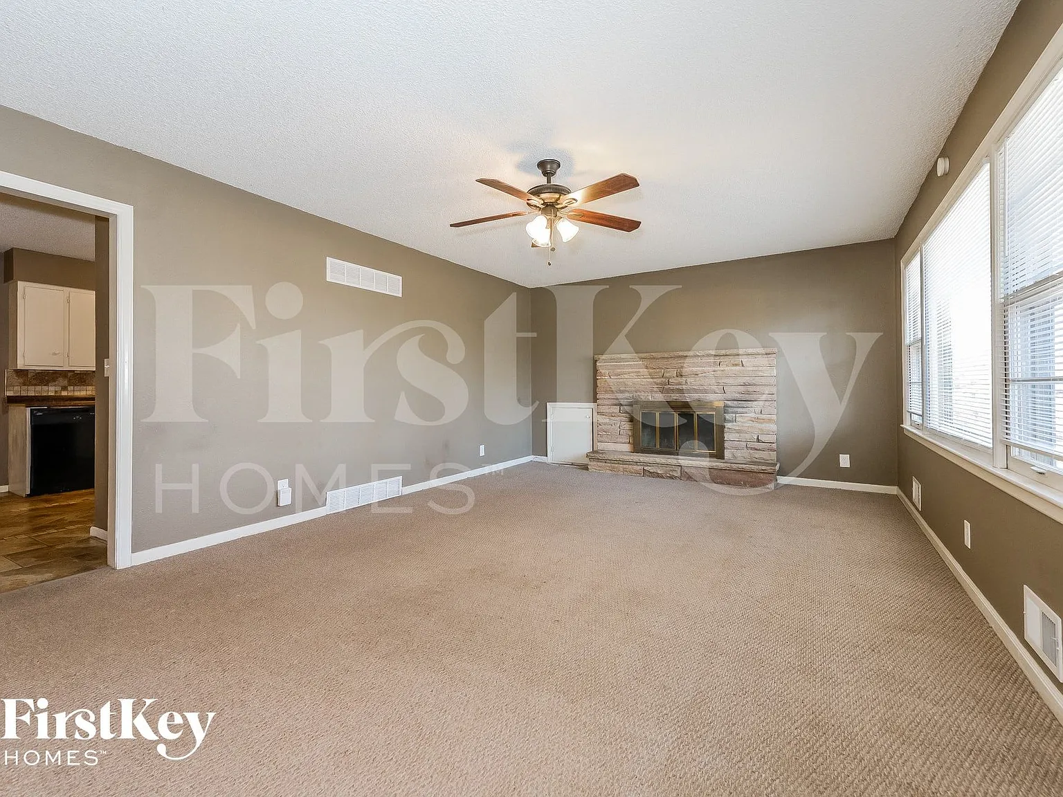 4 bed, 2.0 bath, 1280 sqft, $1,950 — Photo 4