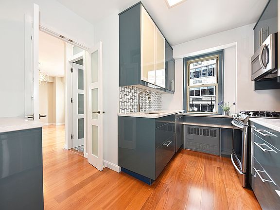 4th image of 400 E 54th St APT 22F