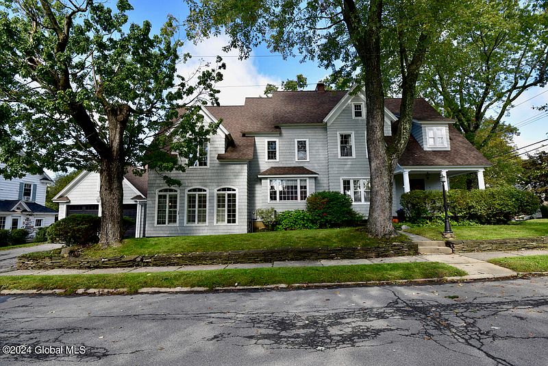 2nd image of 6 Oak Lane