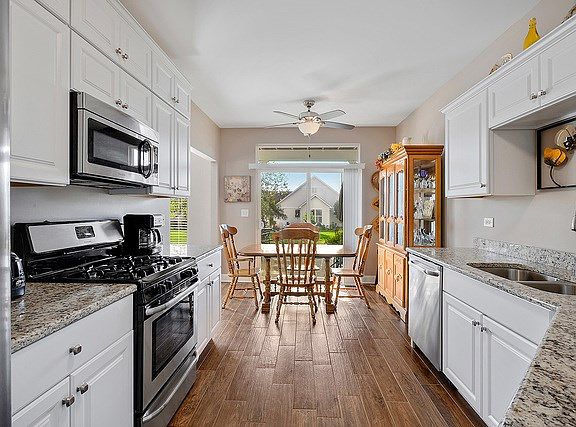 4th image of 1721 Fieldstone Dr S #1721