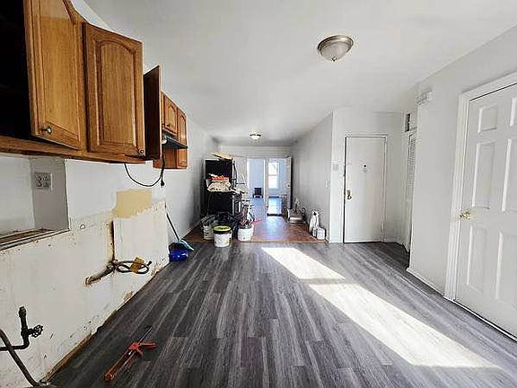 5th image of 124 32nd St #2