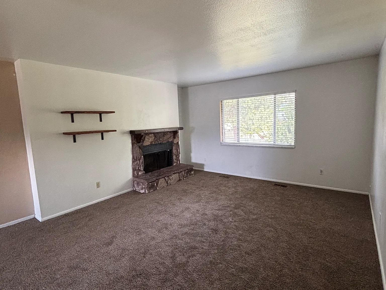 3 bed, 1190 sqft, $1,375 — Photo 4