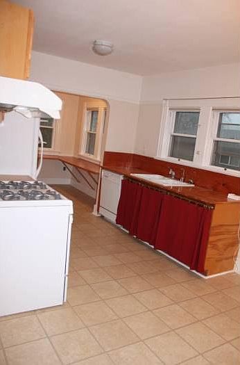 kitchen w/office nook