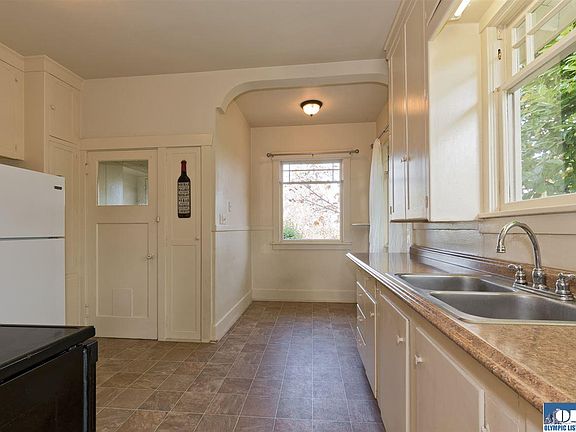 5th image of 529 E 12th St
