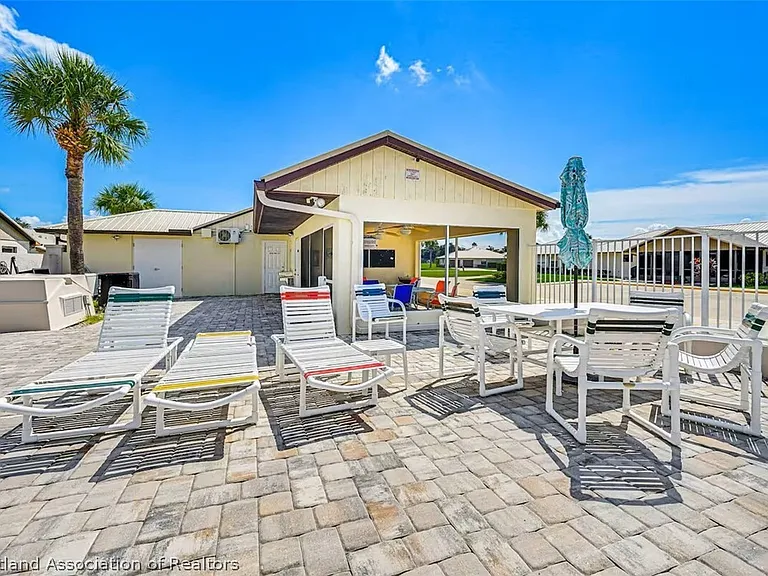 2103 Villaway E — Photo 25