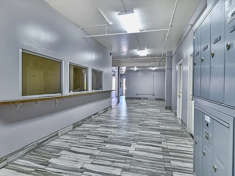 MacArthur Park Apartments — Photo 21