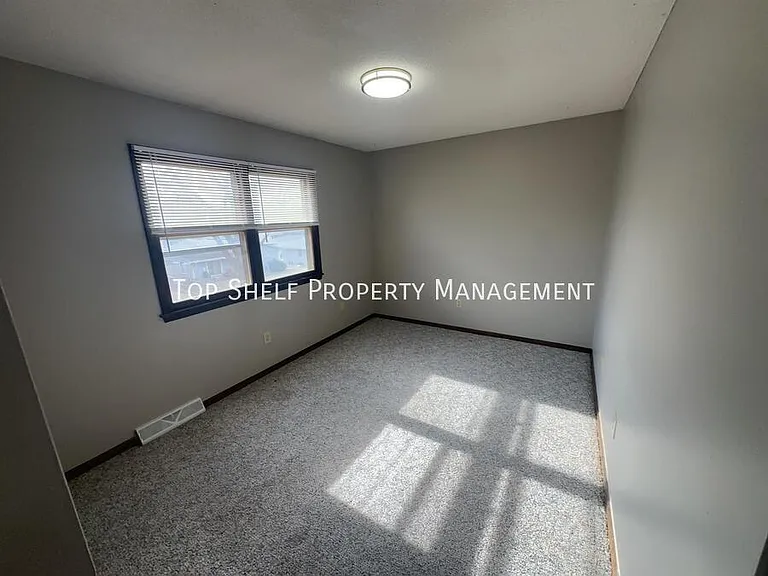 6402 Lincoln Ave — Photo 5