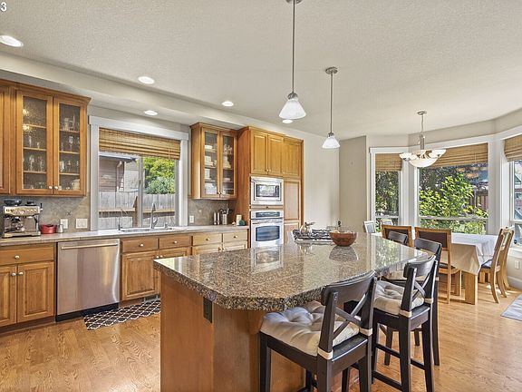 4th image of 1384 SE 68th Ave