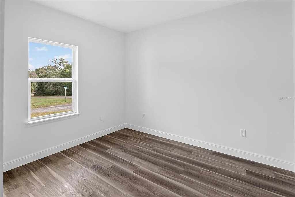 4 bed, 2.0 bath, 1833 sqft, $1,950 — Photo 2