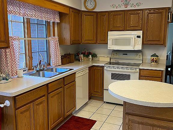 4th image of 709 W Rockwell St
