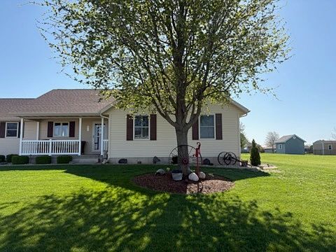 3rd image of 209 N Pointe Dr