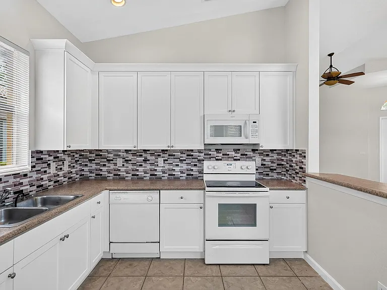 5614 Sunberry Cir — Photo 13
