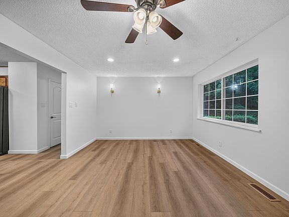 5th image of 309 Lakeside Rd