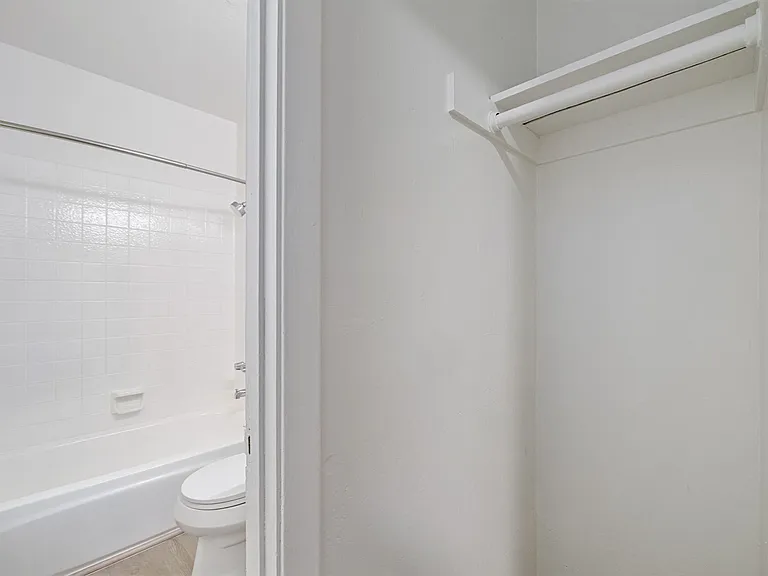 2385 Folsom — Photo 32