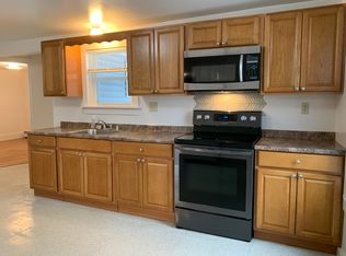 7 Batten St, Webster, MA 01570