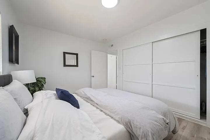 20641 Wyandotte St — Photo 13