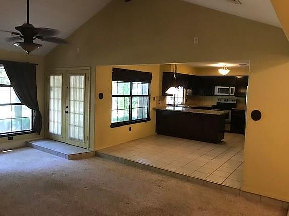 3rd image of 219 N Wisteria St