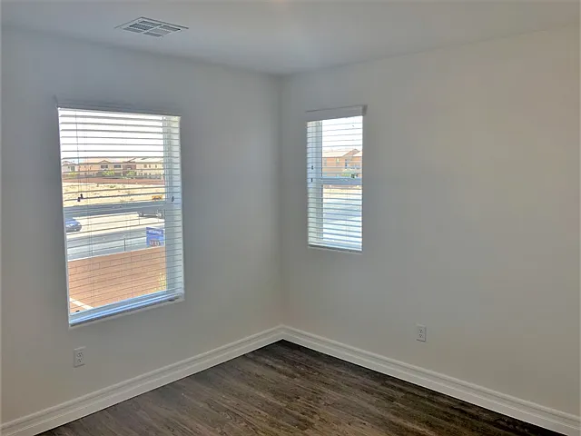 5872 Petronius St — Photo 11
