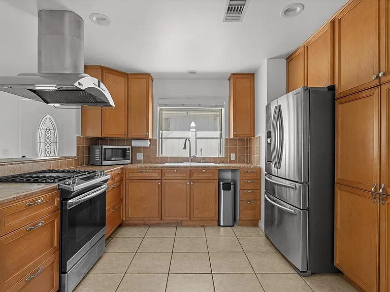 6443 Matilija Ave — Photo 31
