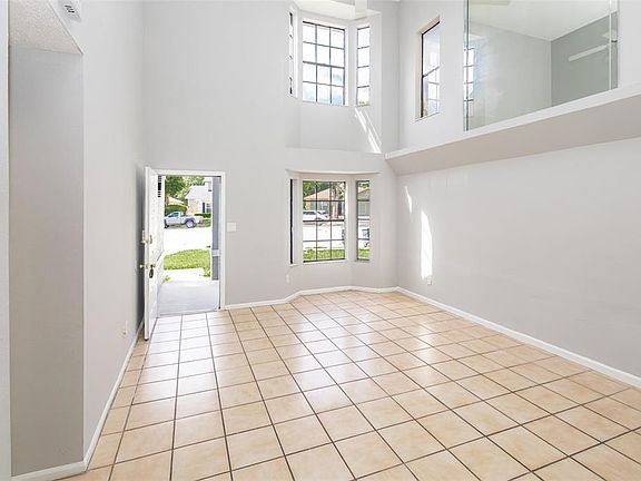 5th image of 4226 Cloverleaf Pl