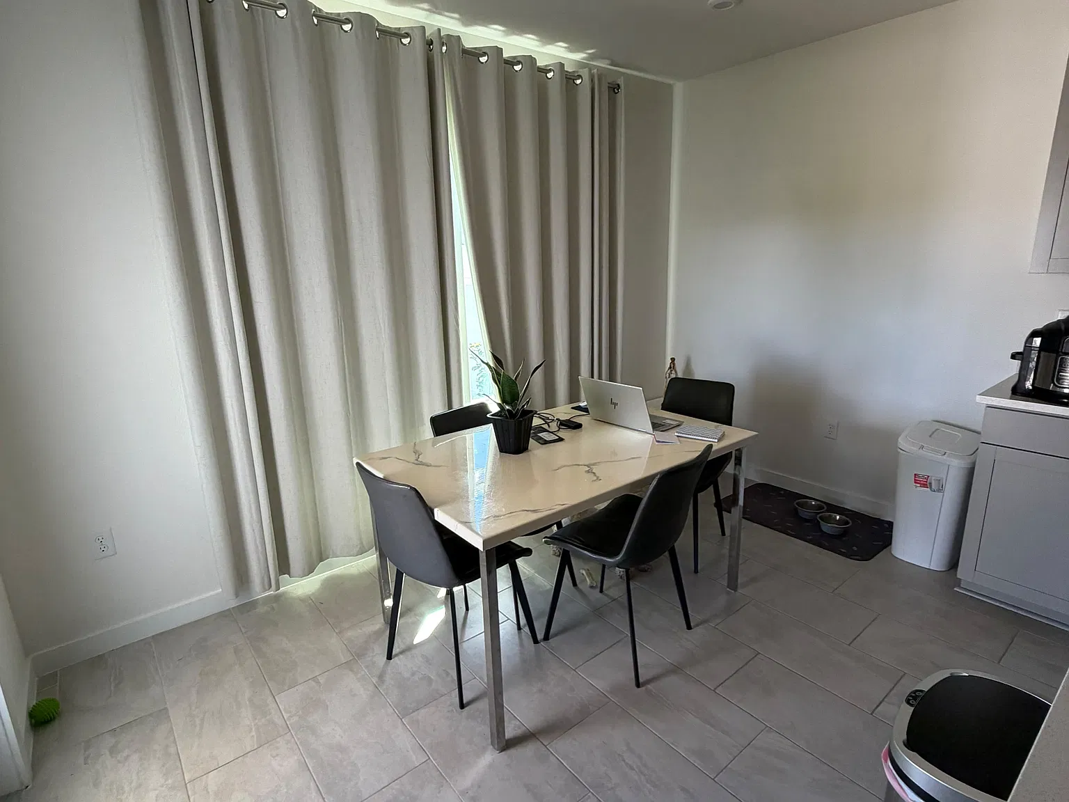 3 bed, 2.5 bath, 1449 sqft, $2,300 — Photo 2
