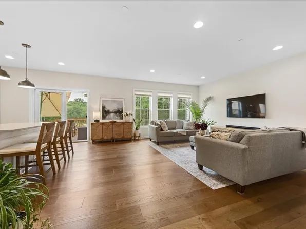 11 Winslow Ln #2, North Grafton, MA 01536