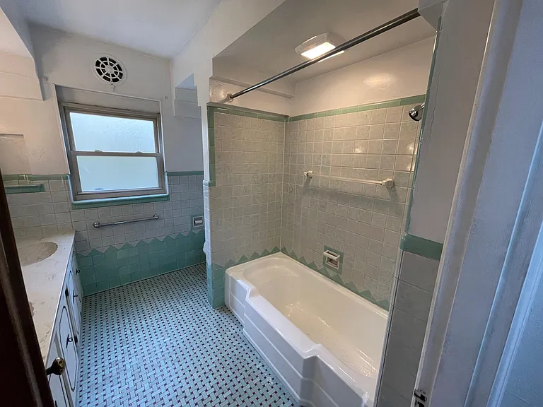 877 Ludlow Ave #4 — Photo 20