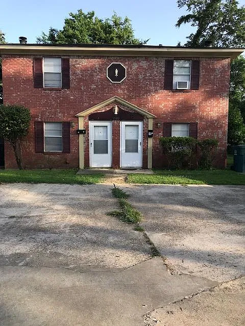 2 bed, 1.5 bath, 895 sqft, $985 — Photo 1